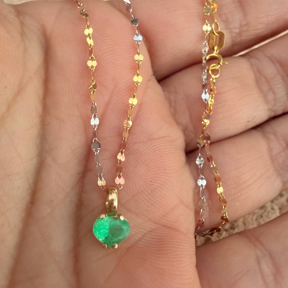 Three-tone 18 k Italian gold necklace with a heart- shaped emerald pendant